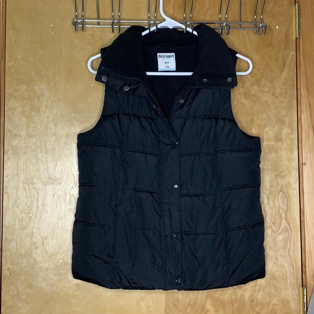 Black puff vest